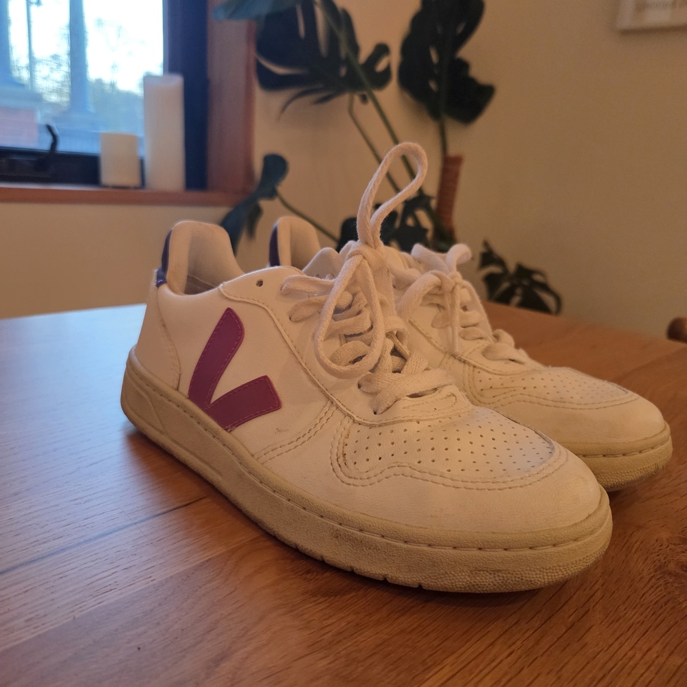 Veja V-10 Sneaker in White, Ultraviolet & Purple Size US6
